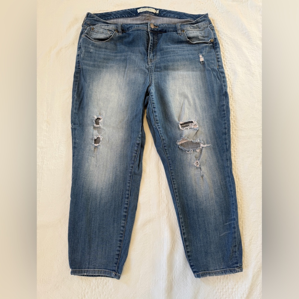 Torrid Women’s 22R Cropped Distressed Jeans